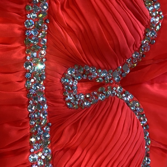 Short coral spaghetti strapped dress - Picture 2 of 4